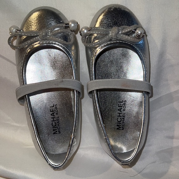 Michael Kors size 7 ballet style sandal. - Picture 2 of 8